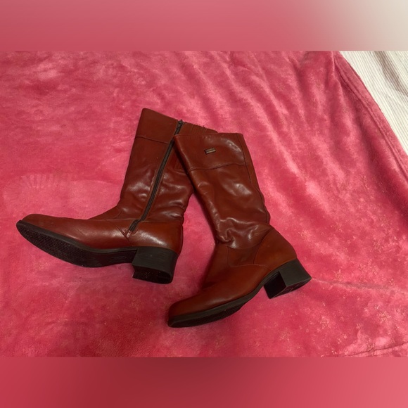 Boots, size 7 - Picture 2 of 3